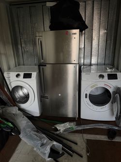 Washer/dryer/fridge