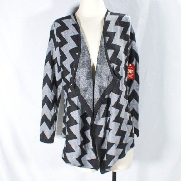 Chevron Streetwear Black Gray Open Cardigan Size Medium Classic Chic Glam
NWT
Faded Glory