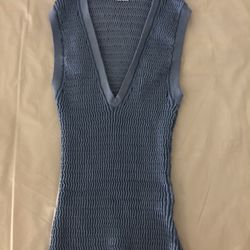 ($7)_XS_(Veronica Beard)_blue, v-neck, wavy pattern top/vest.