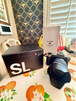 Leica SL2-S Reporter with Panasonic Lumix S 24-60mm f/2.8