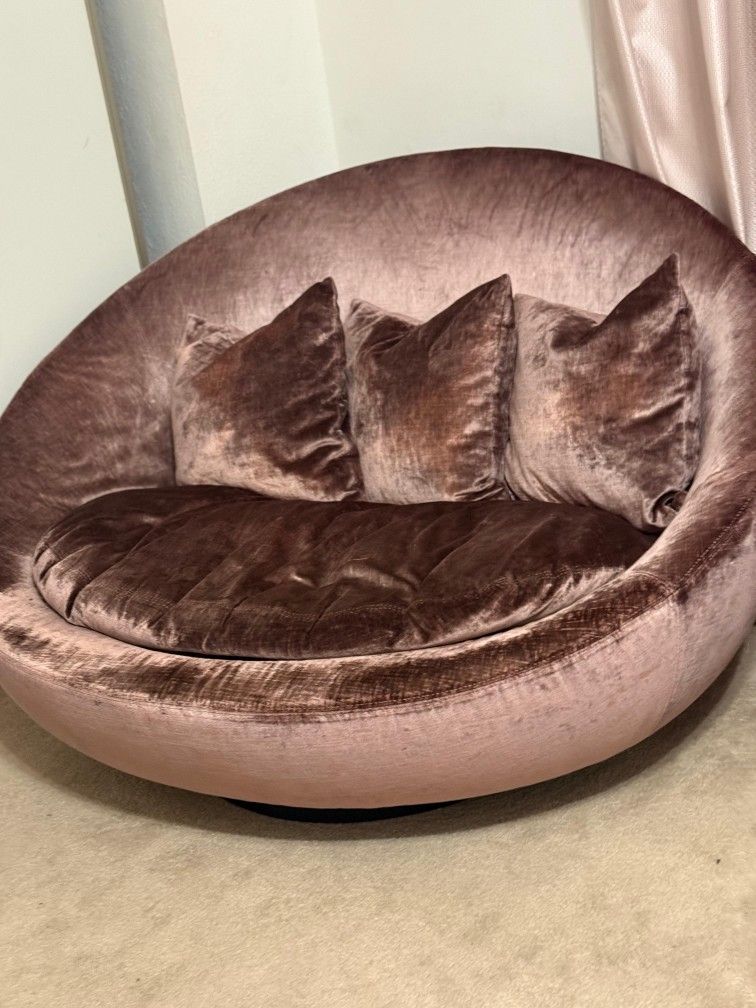 Swivel comfy couch