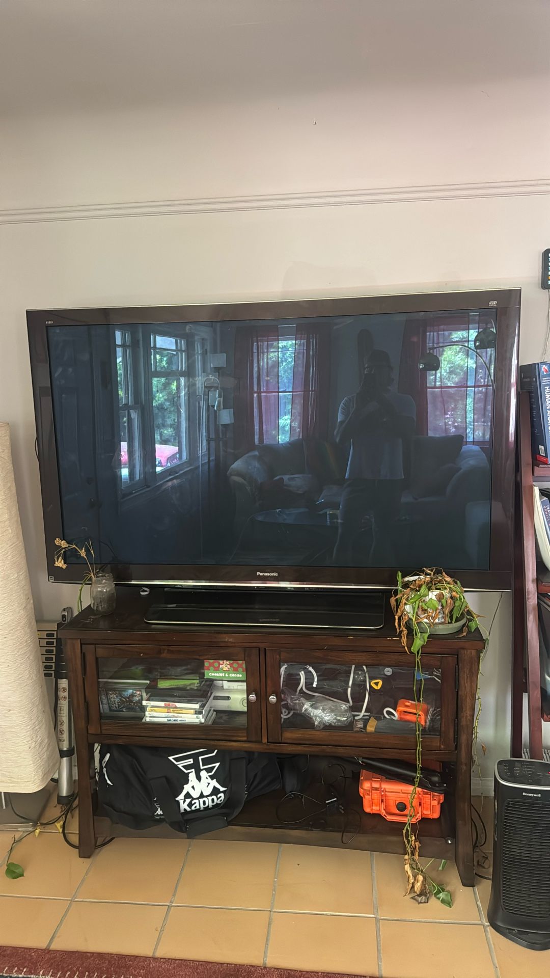 75” Panasonic Tv