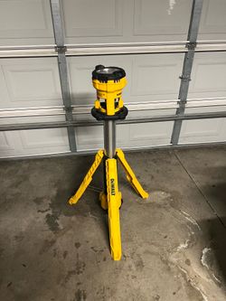 20V MAX 4000- Lumen Adjustable LED Tripod Light