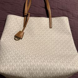 Vincent Large Signature Logo Tote Bag