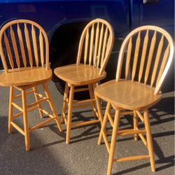 3 Bar Stools Price 50$ Pick Up. E.   Side Tacoma  