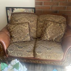 Antique Looking Couch Comfy
