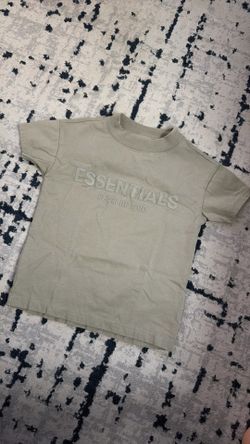 ESSENTIALS TEE