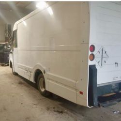 2017 Isuzu Reach ** Diesel Engine** Strong 