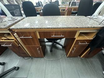 FREE manicure Table
