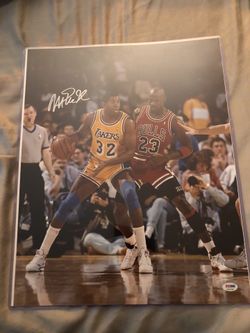 Lakers Magic Johnson signed photograph