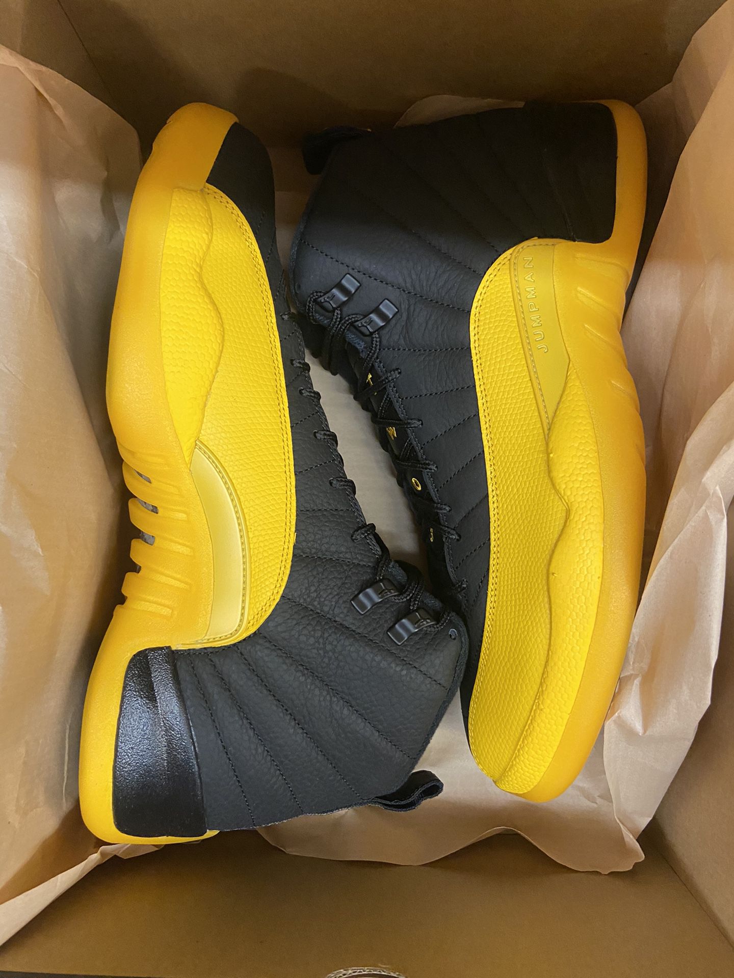 Jordan 12 Black Yellow Size 13