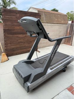 Life fitness Commercial treadmill turns on but display no longer works