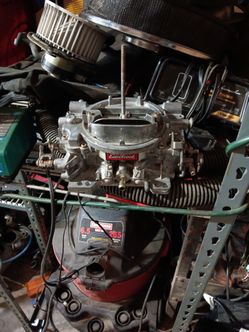 Edelbrock 4 barrel carberator