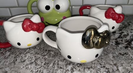 NEW HELLO KITTY COFFEE MUGS 