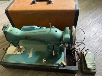 Vintage Modern Home De Luxe Sewing Machine with Original Case & Foot Pedal – Works Great – Turquoise