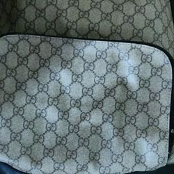 Backpack Gucci  Es autentica Precio 800
