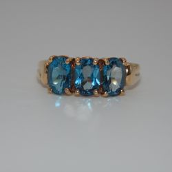 10k Yellow Gold Blue Topaz Ring 