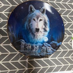 Hamilton Collection Eyes of the Night Wilderness Spirit Plate Collection.