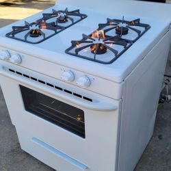 Preciosa Estufa De Gas Frigidaire Seminueva Lista Para Usar Super Limpia Trabaja Muy Bien Los Cuatro Quemadores Y El Horno $200