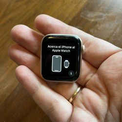 Apple Watch Series 6 Gold Aluminum 40mm.