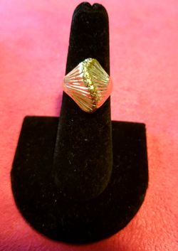 Gold 10k size 6