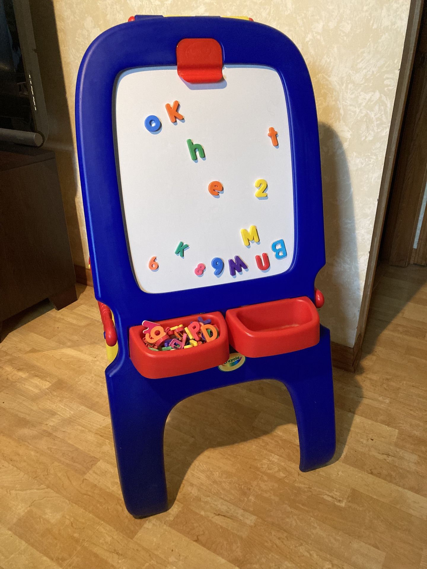 Crayola Creative fun Double Easel, magnetic, Dry, Erase, And Chalkboard Surface & Handy Paper Clips , Include Some Magnetic, See All Pictures Posted,