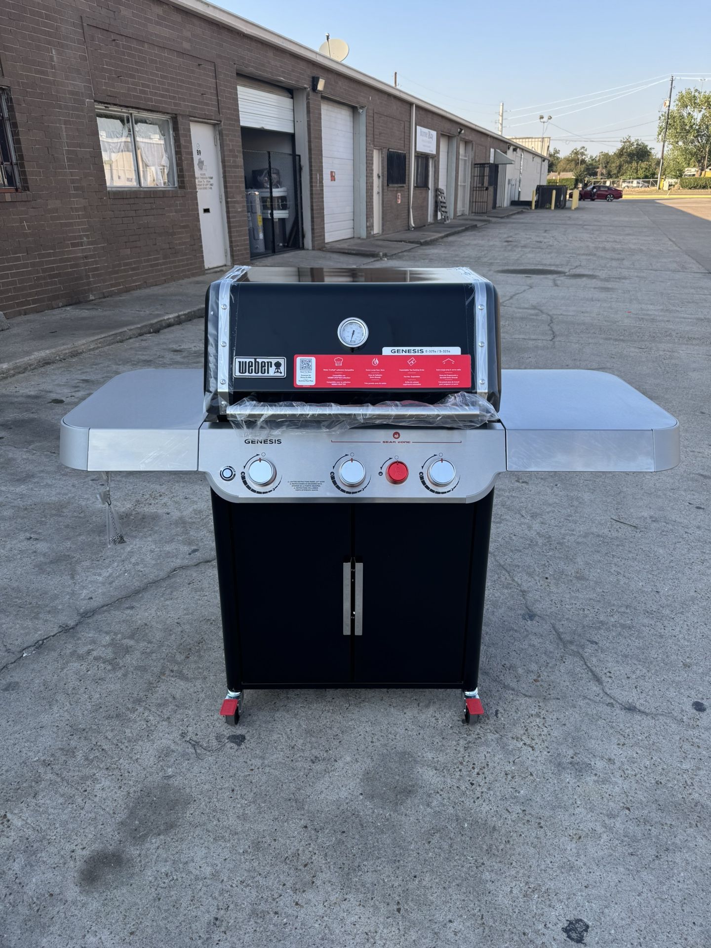 er Genesis E325s 3Burner Liquid Propane Gas Grill in Black with