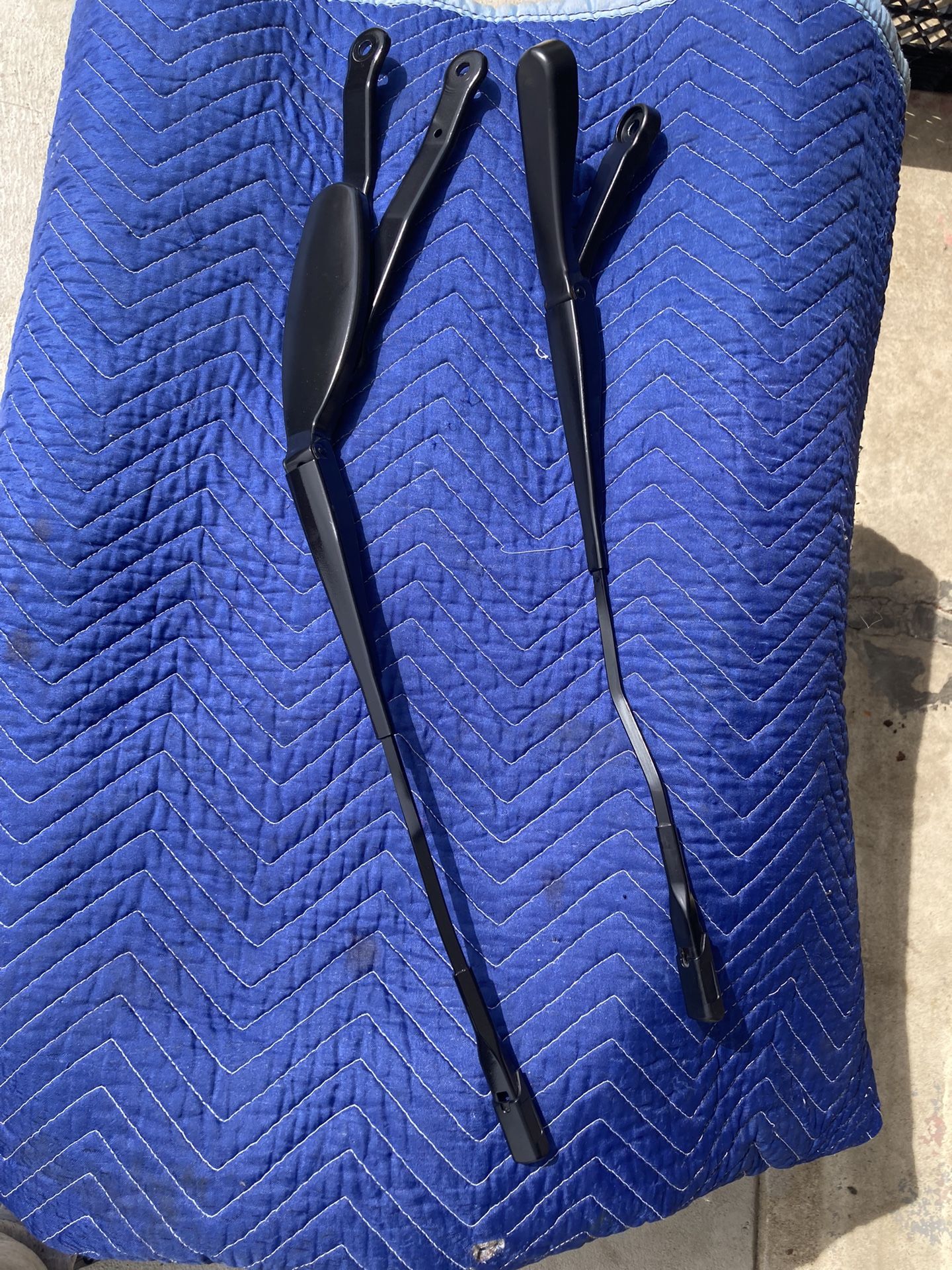 2017 Benz Windshield Whippers Arms