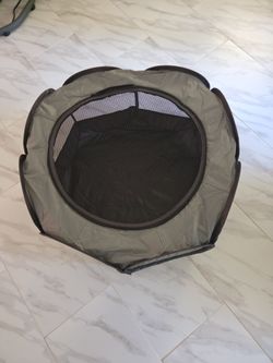 Lafayette foldable pet kennel.