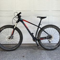Mountain Bike - Speciaized Fuse 27.5, Medium
