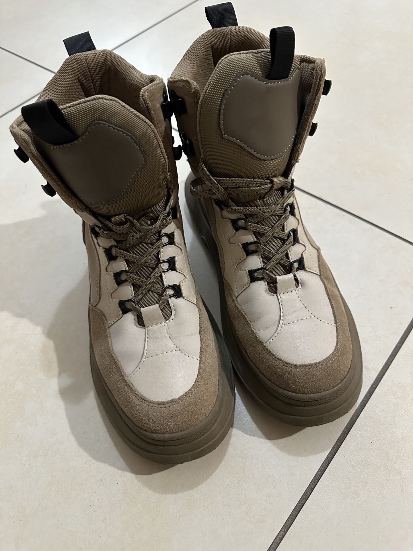 Zara Women’s Boots Size 9