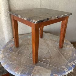 2 Small Coffee Tables 