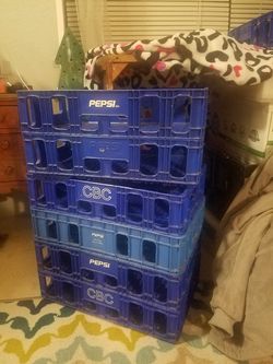 6 stackable plastic crates