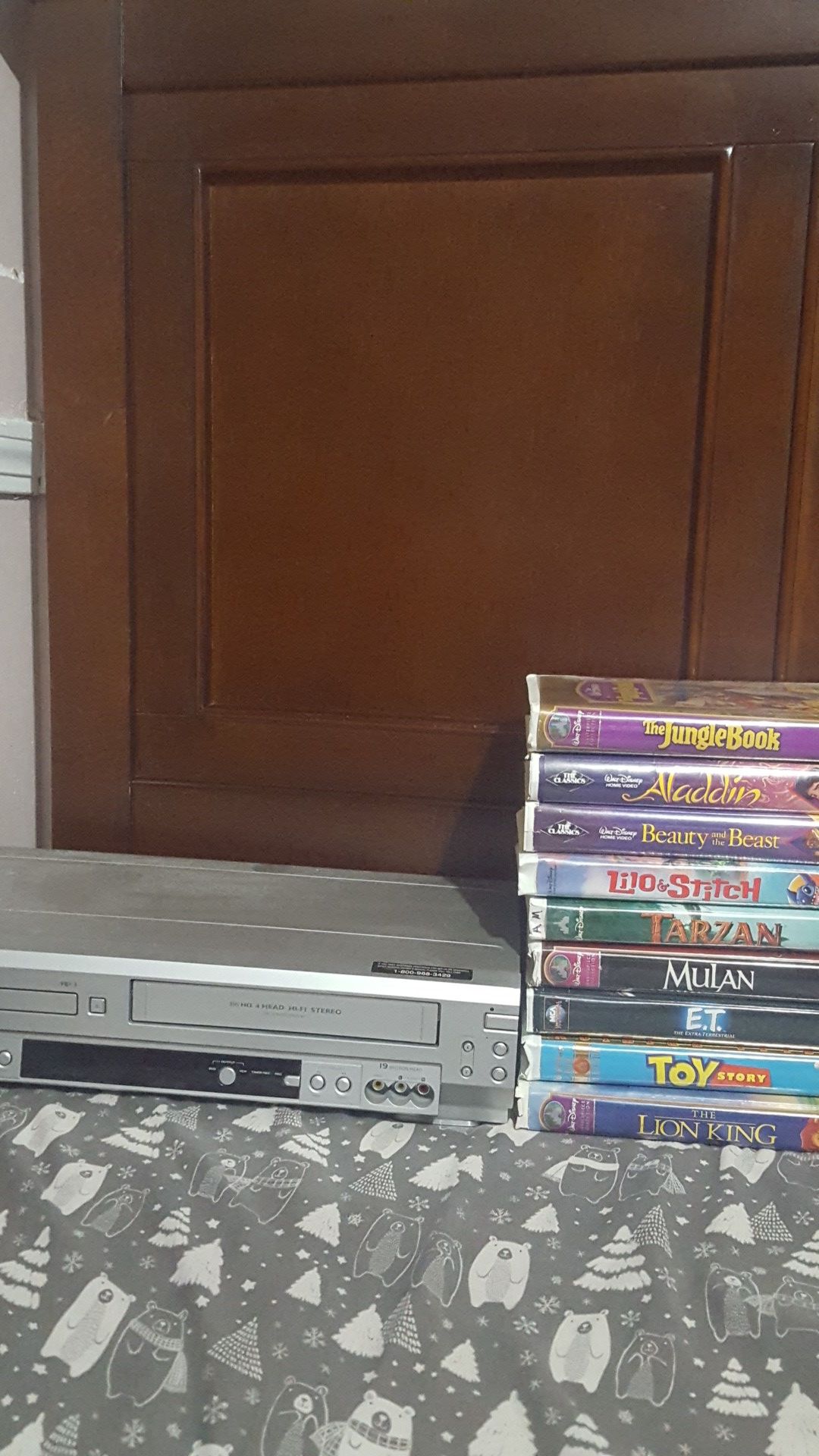 Vintage vhs tapes with player(READ DESCRIPTION)