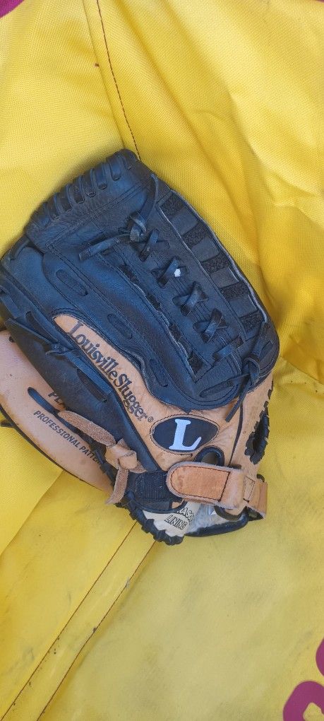 Louisville Lefty Glove