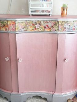 Vintage feminine DEMILUNE CABINET