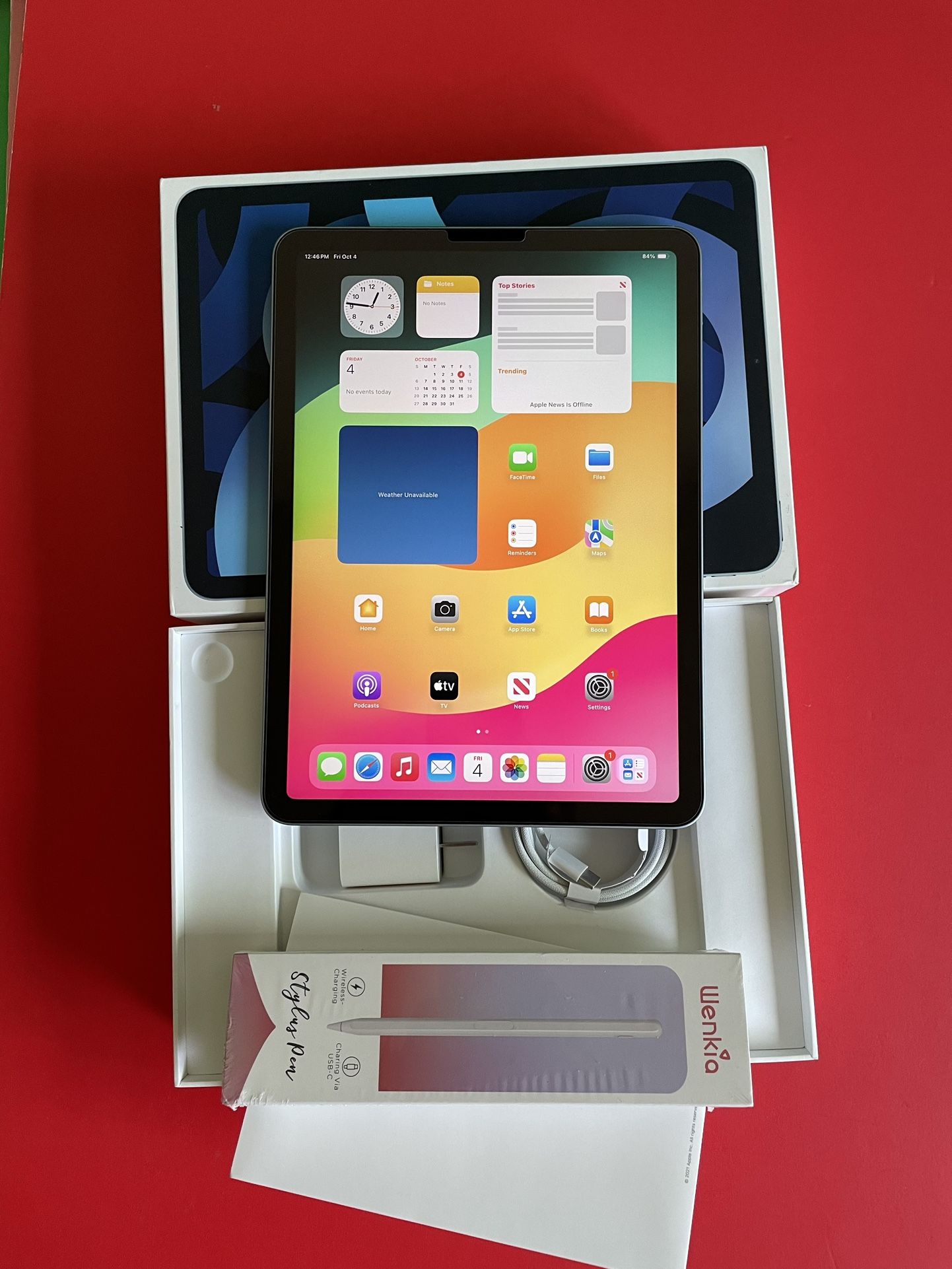 Apple iPad Air 4th Generation 64GB with Box, Pencil, keyboard case