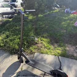 Riuuio Electric Scooter – Barely Used | Eco Mode | Holds Charge | Excellent Condition