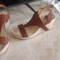 $30 SIZE 7 KENNETH COLE WEDGES 