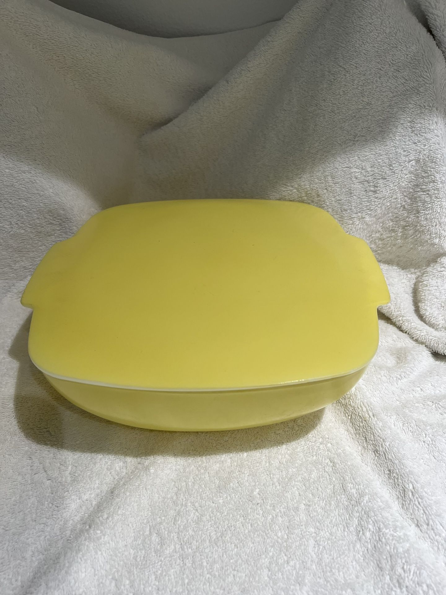 Vintage Pyrex Yellow 2.5 Qt  Serving Bowl with Matching Lid 525B & 525C 