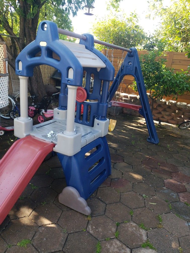Little Tikes Clubhouse Swing Set