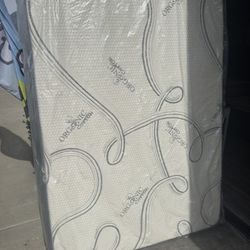 Full Size Organic Hybrid Cool Gel Memory Foam Mattress 