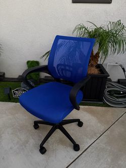 GORGEOUS ROYAL BLUE EVERYDAY OFFICE OR GAMING CHAIR 🌟❗️💙