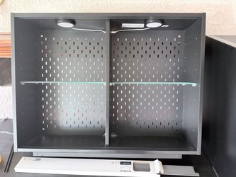 Display shelf with LED lighting