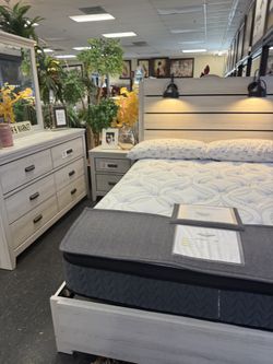 4 Pc Bedroom Set Queen Size Includes Dresser, Mirror,Nightstand And Queen Bed Frame 