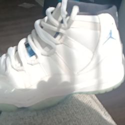 Jordan 11 Retro Legend Blues 
