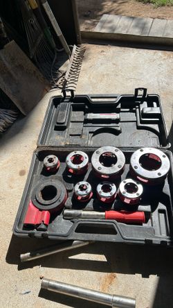 Pipe thread set