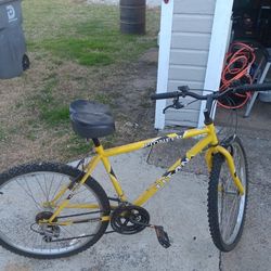  Titan Pioneer mountain bike 26in  12 speed