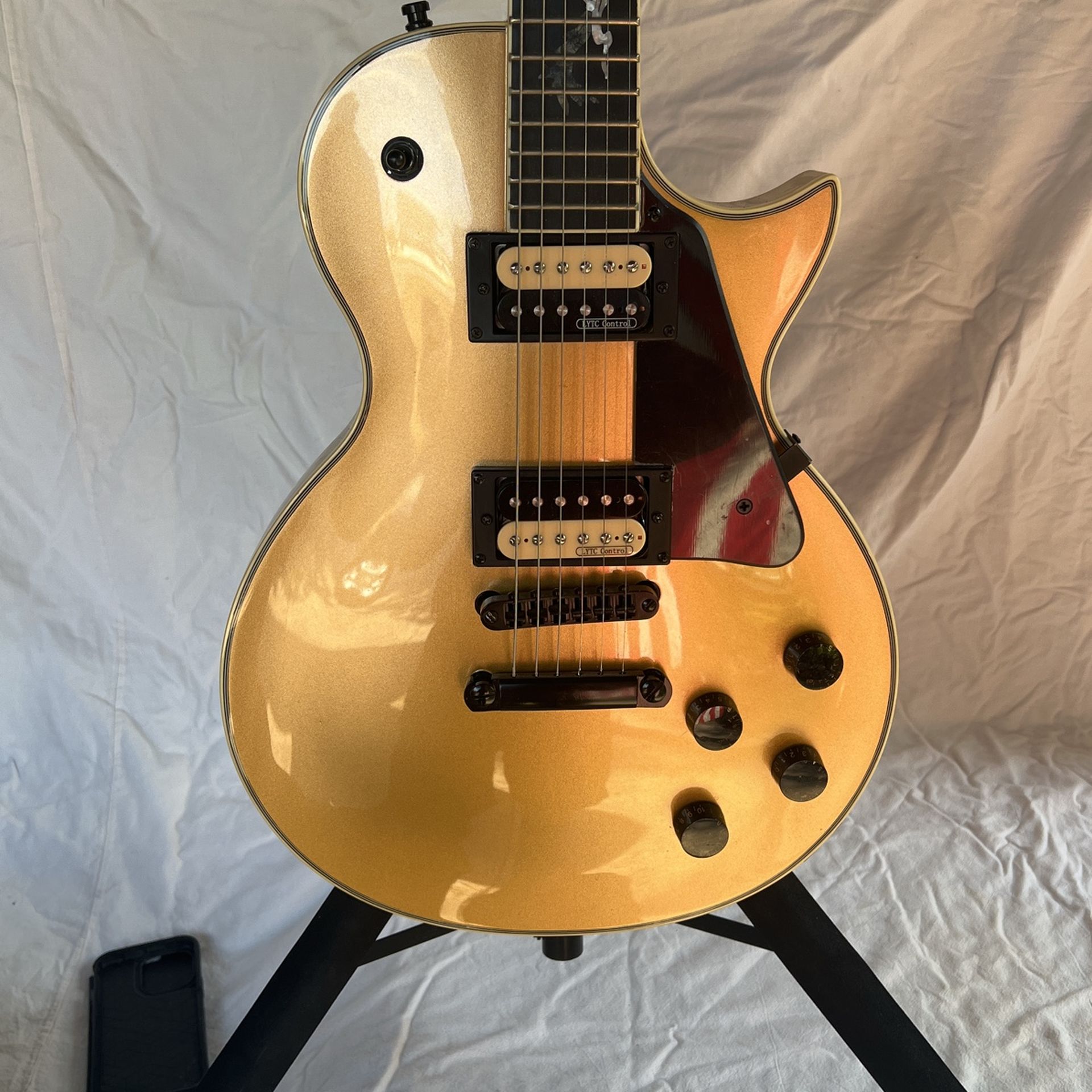 Oscar Schmidt by Washburn gold top Les Paul style guitar