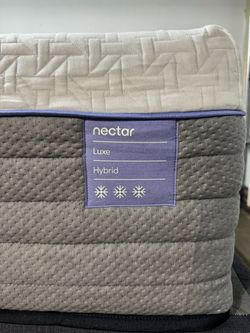 LIKE NEW! Nectar Luxe Hybrid Full Size Mattress - Delivery Available
